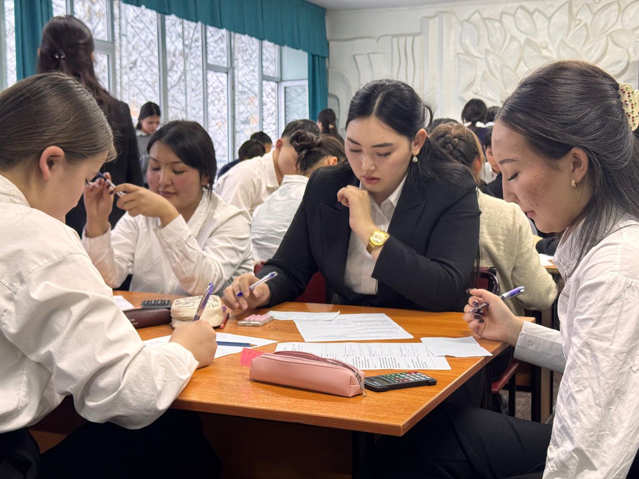 Подробнее о статье 10.12.25  техникумубузда кесиптик математика боюнча Олимпиаданын биринчи туру ийгиликтуу откорулду